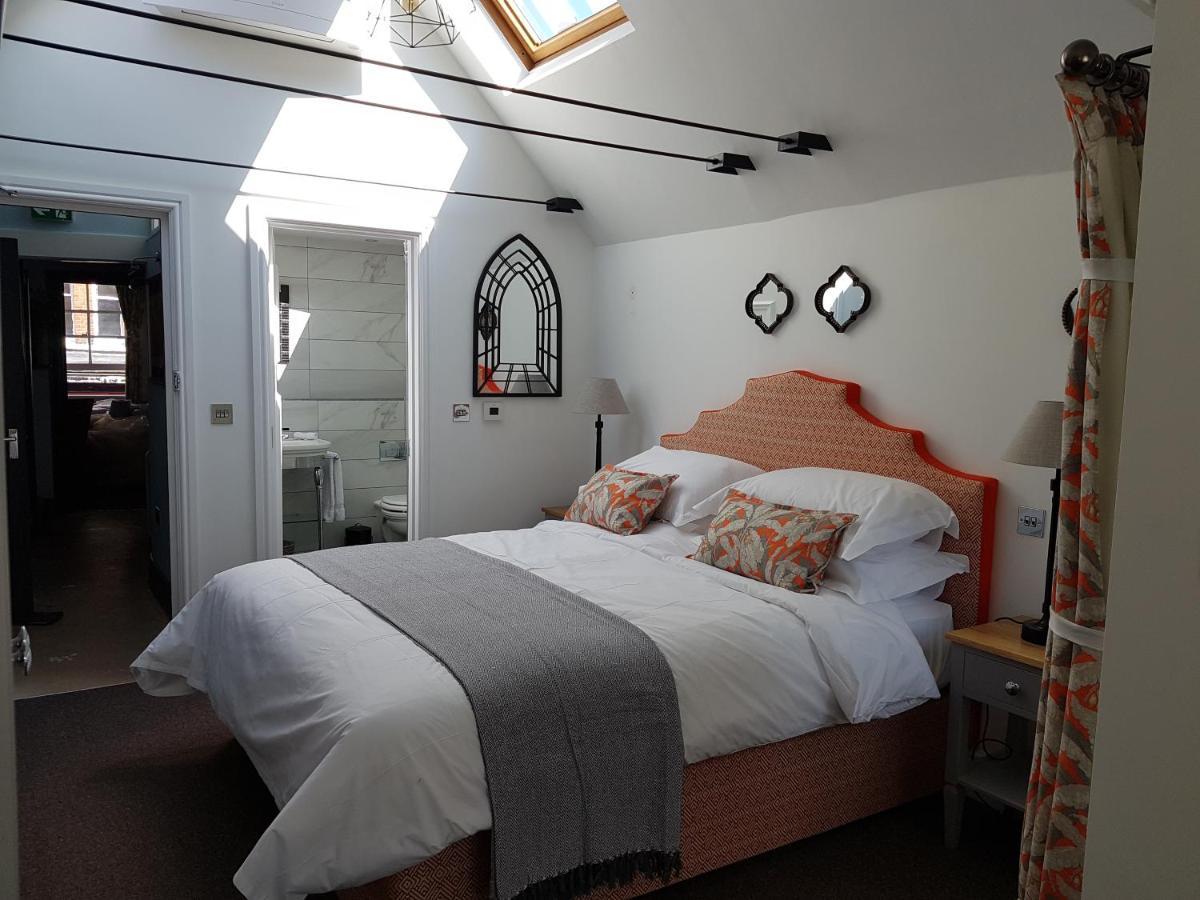 Gilbey'S Bar, Restaurant & Townhouse Bed & Breakfast Windsor Dış mekan fotoğraf