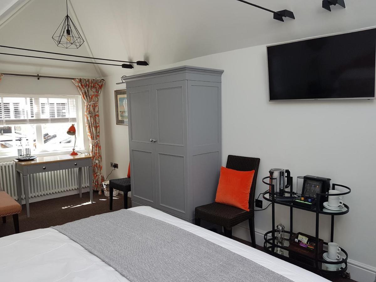 Gilbey'S Bar, Restaurant & Townhouse Bed & Breakfast Windsor Dış mekan fotoğraf
