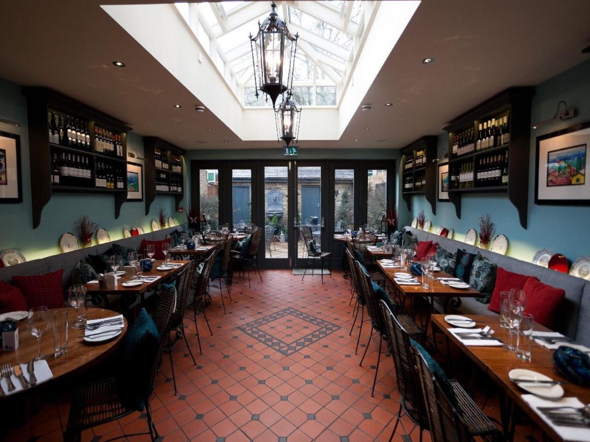 Gilbey'S Bar, Restaurant & Townhouse Bed & Breakfast Windsor Dış mekan fotoğraf