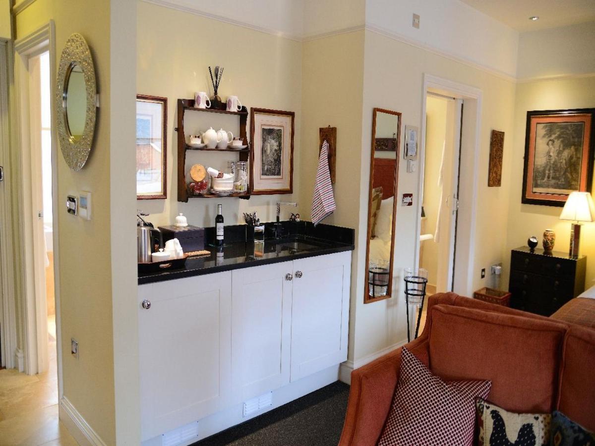 Gilbey'S Bar, Restaurant & Townhouse Bed & Breakfast Windsor Dış mekan fotoğraf
