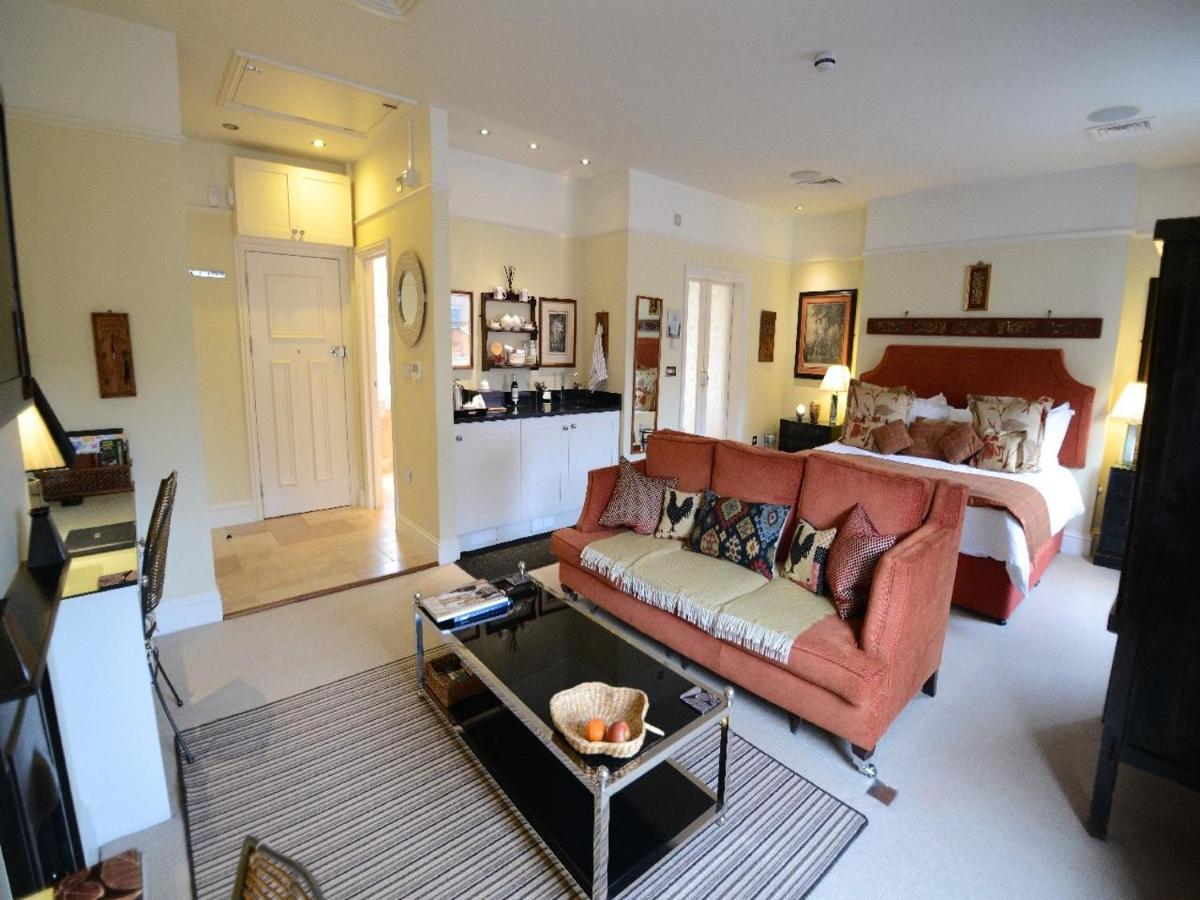 Gilbey'S Bar, Restaurant & Townhouse Bed & Breakfast Windsor Dış mekan fotoğraf