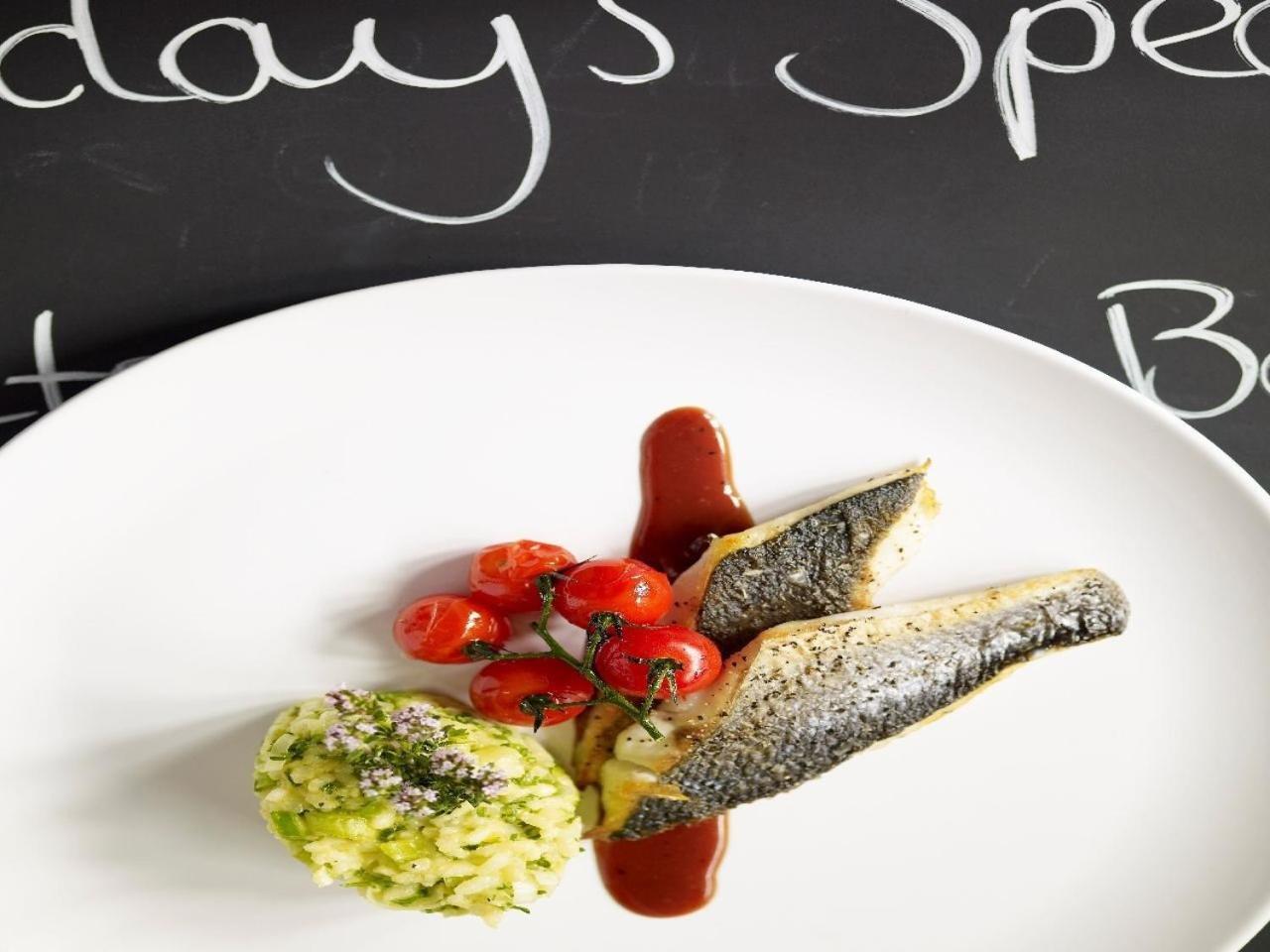 Gilbey'S Bar, Restaurant & Townhouse Bed & Breakfast Windsor Dış mekan fotoğraf